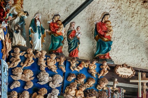 Cherubs and figures of the Virgin Mary
