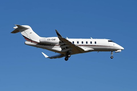 Aircraft NetJets Bombardier BD-100-1A10 Challenger 350