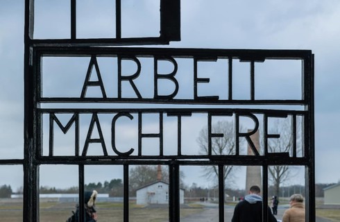 Lettering Arbeit macht frei