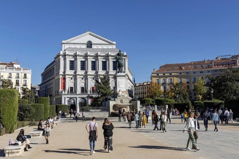 Plaza de Oriente with opera house