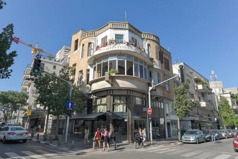 Bauhaus-style residence