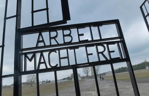 Lettering Arbeit macht frei