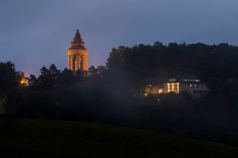 Fraternity monument on the Goepelskuppe at dusk