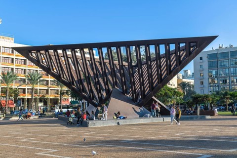 Sculpture by Yigal Tumarkin as Holocaust Memorial
