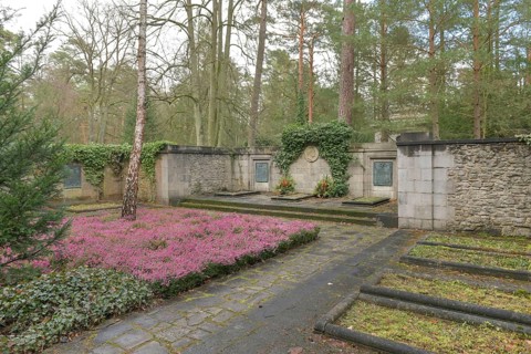 Siemens family grave