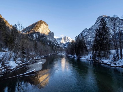 View from the Enns bridge into the winter landscape at the entrance to the Gesaeuse