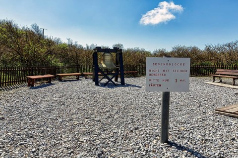 Sign with the inscription Gedenkglocke