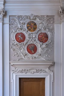 Wall decoration with integrated coat of arms in the choir of St. Egidien Church