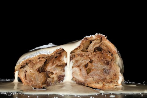 Apple strudel with sultanas