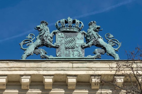 Bavarian coat of arms on the former officers' mess of the New Infantry Barracks around 1890/1900