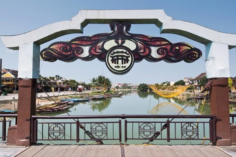 Bridge over the canal