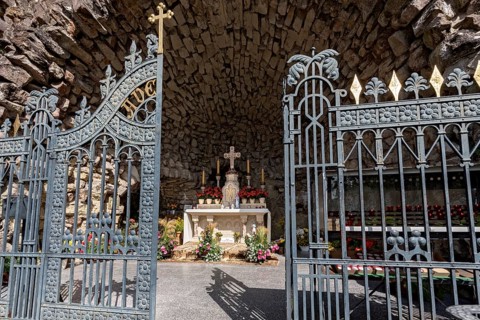 Entrance gate and altar