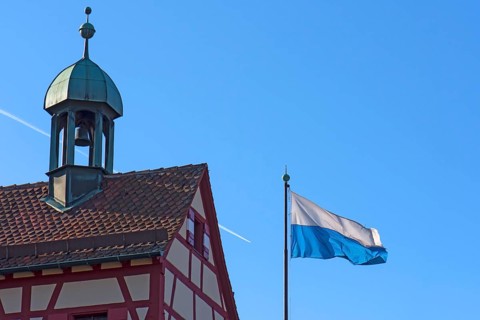 Waving Bavarian state flag at the Kaiserkapelle