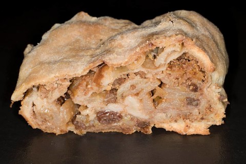 Apple strudel with sultanas