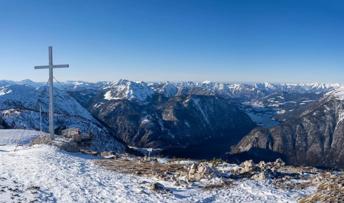 Five Fingers viewpoint with a view of Hallstaettersee