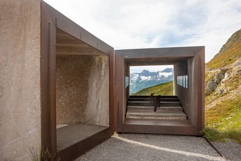 Infopoint telescope on the Timmelsjoch High Alpine Road