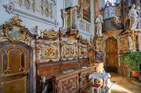 Choir stalls with rocaille ornaments