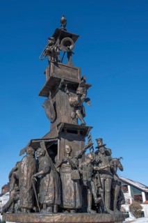The village fountain by the sculptor Josef Michael Neustifter
