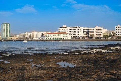Houses on the harbour promenade with Grand Hotel Arrecife