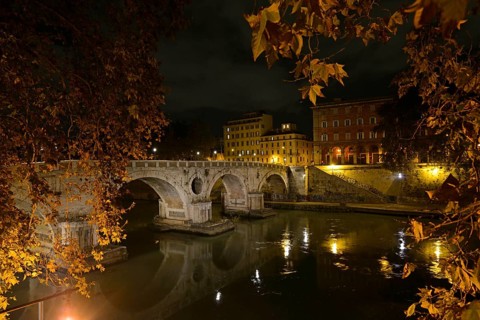 Bridge over the Tiber at night