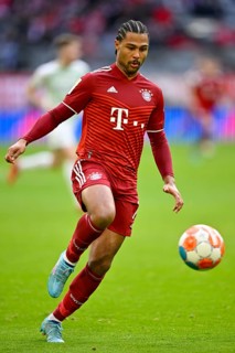 Serge Gnabry FC Bayern Munich FCB am Ball