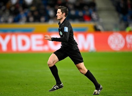 Referee Dr Matthias Joellenbeck on the run