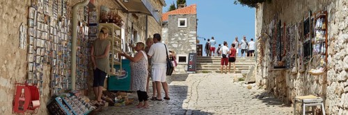 Tourists in front of shop with handicraft
