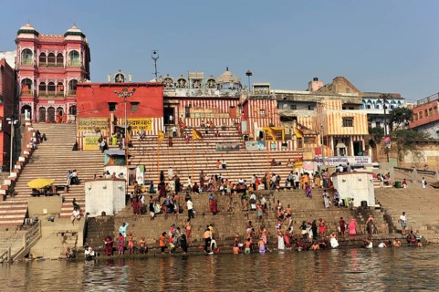 Worshippers on the banks of the Ganges