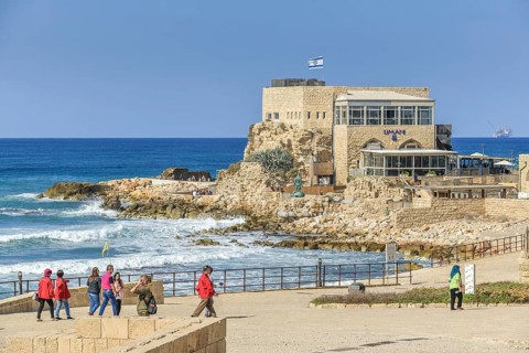 Harbour building with restaurant