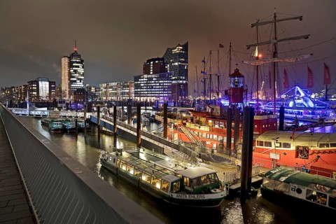 Boats with the lightship LV 13 at the City Sporthafen