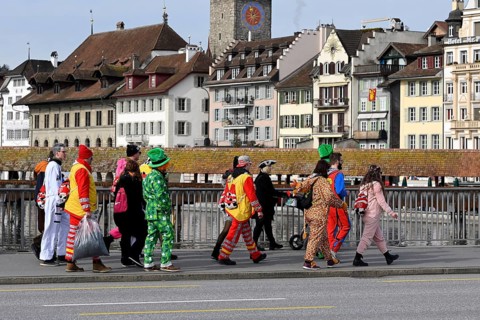 Fasnachtler on foot
