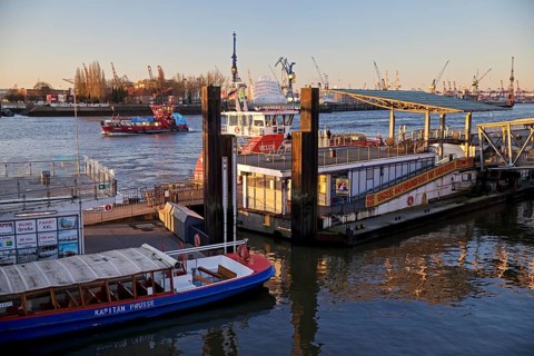 Ships at the jetty of the Landungsbruecken