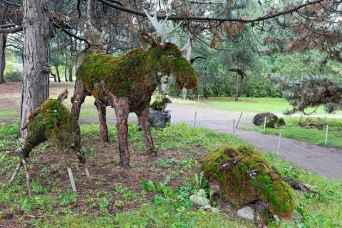 Moose figure sculpture made of wood