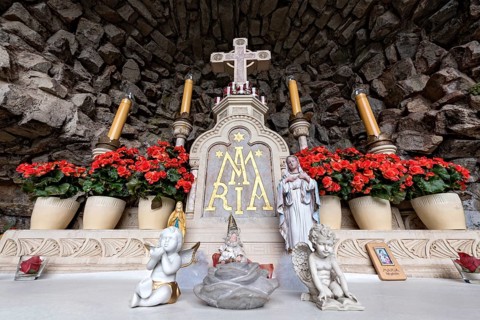 Altar with Christ cross