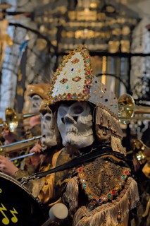 St. Leodegar Carnival Mass in the courtyard