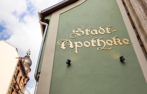 Lettering Stadt-Apotheke an der Karlstrasse