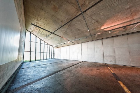 Hall without right angles
