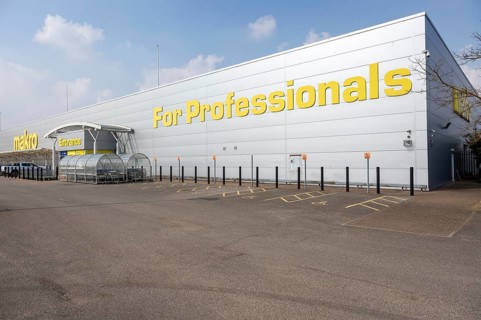 Makro food wholesale provider supermarket building
