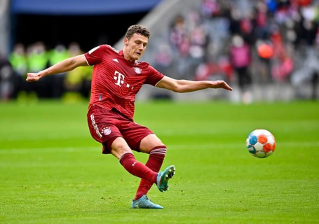 Benjamin Pavard FC Bayern Munich FCB on the ball