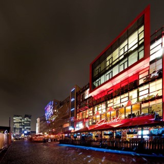Spielbudenplatz at night with the Schmidt Theatre and the Dancing Towers in the background