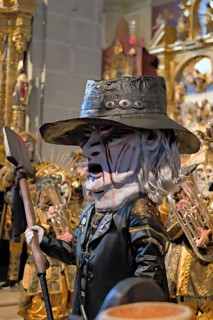 St. Leodegar Carnival Mass in the courtyard