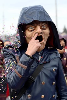 Carnivalists nose picker motif