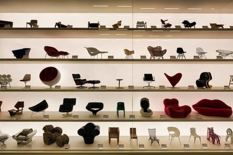 Many different miniature chairs in a showcase