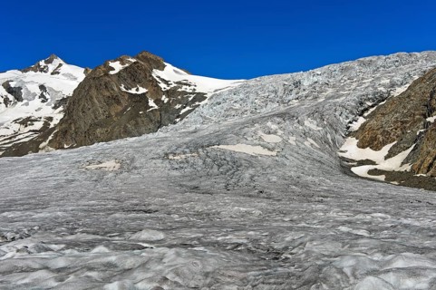 Ice field on Konkordiaplatz