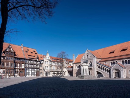 Burgplatz with von Veltheimsches Haus