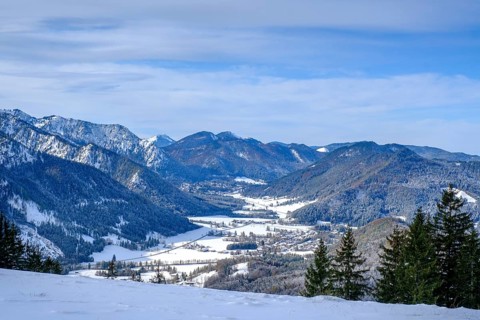 View of the Leitzachtal valley in winter from the Spitzingalmen
