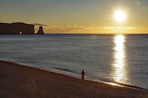 Angeler stands by the sea