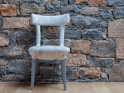 Designer chair standing in front of a clinker wall