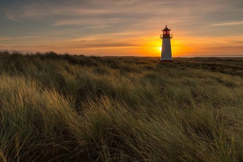 Sunrise at the lighthouse List West at the Lister Ellenbogen