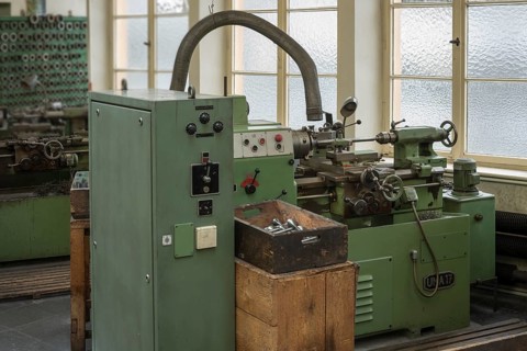 Lathe with extraction system in a historic valve factory